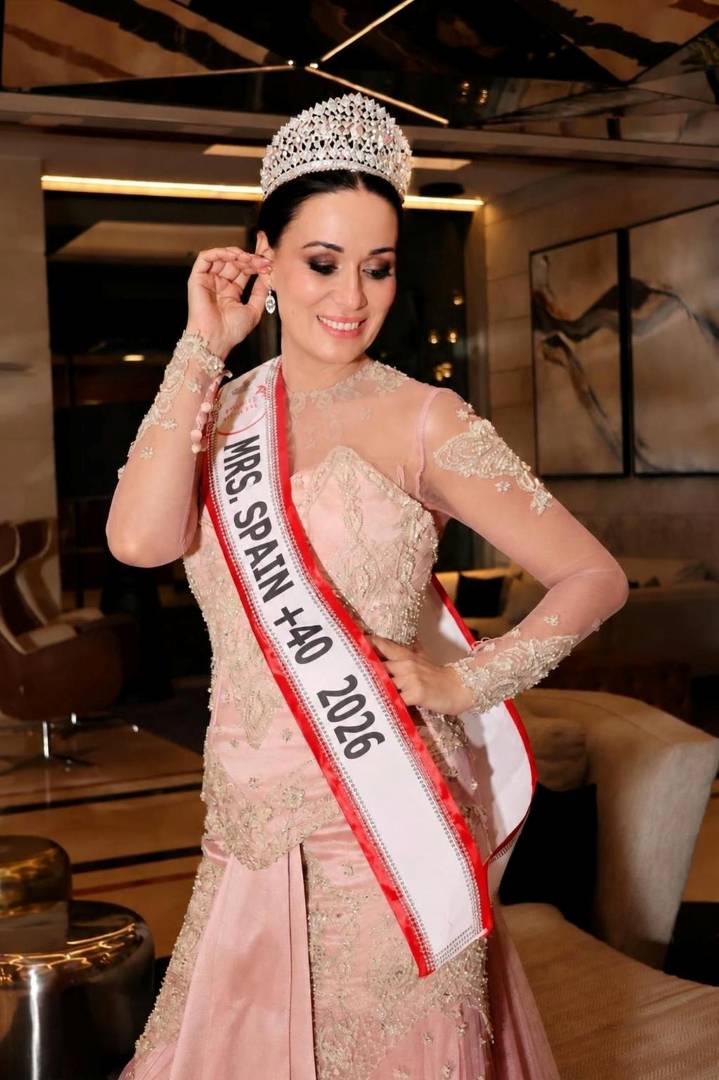 El espejo de la sabiduria: cuando la belleza refleja una vida rescatada del abismo Susana Guirado Miss Spain +40 2026